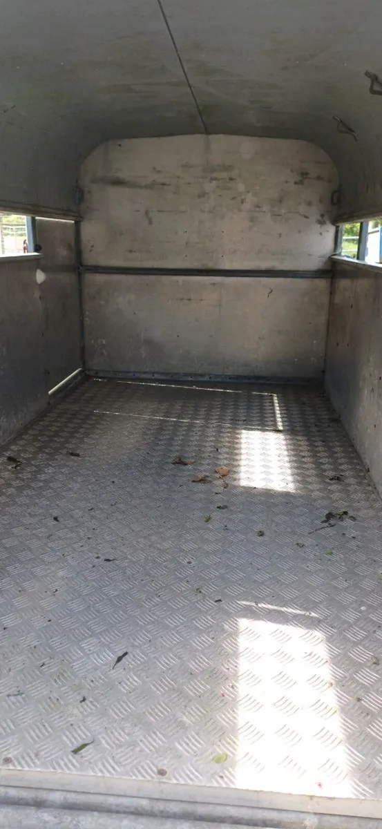 8x4 Ifor Williams sheep trailer - Image 3