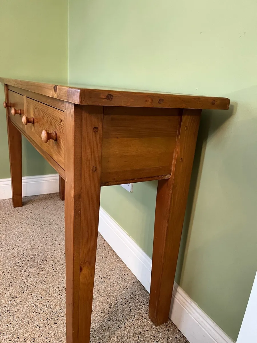 2 pine wood side tables - Image 2