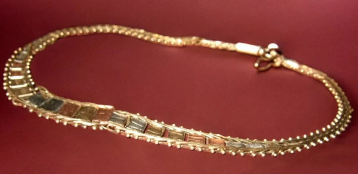 Vintage Hallmarked 3 Coloured 9ct Gold Bracelet - Image 3