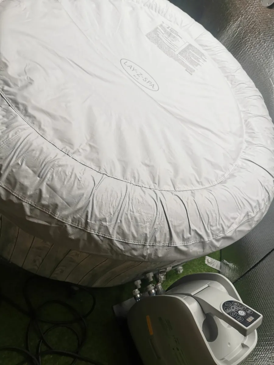 New Lay-Z-Spa Jacuzzi Fiji 2-4persons full set - Image 3
