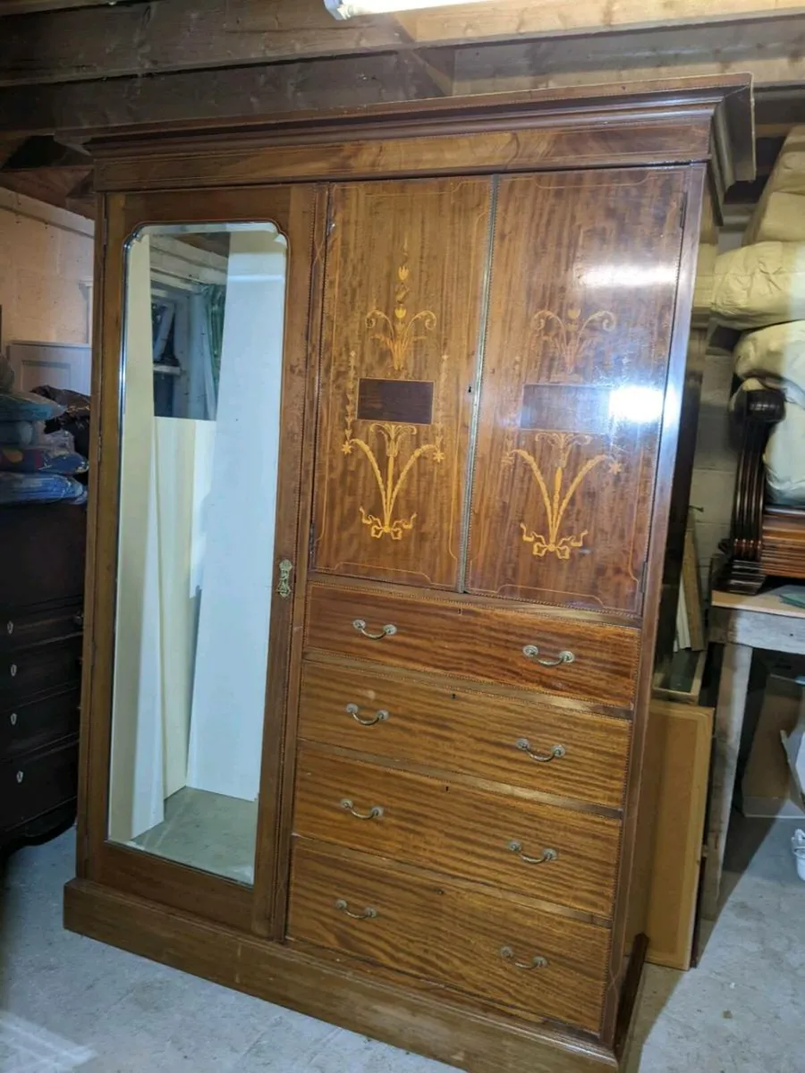 Mahogany wardrobe with attractive inlay - Image 1