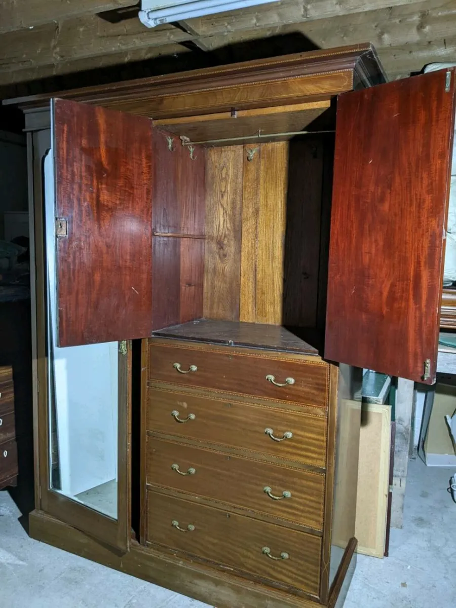 Mahogany wardrobe with attractive inlay - Image 3
