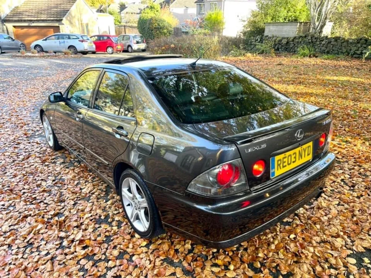 Lexus is200 - Image 4