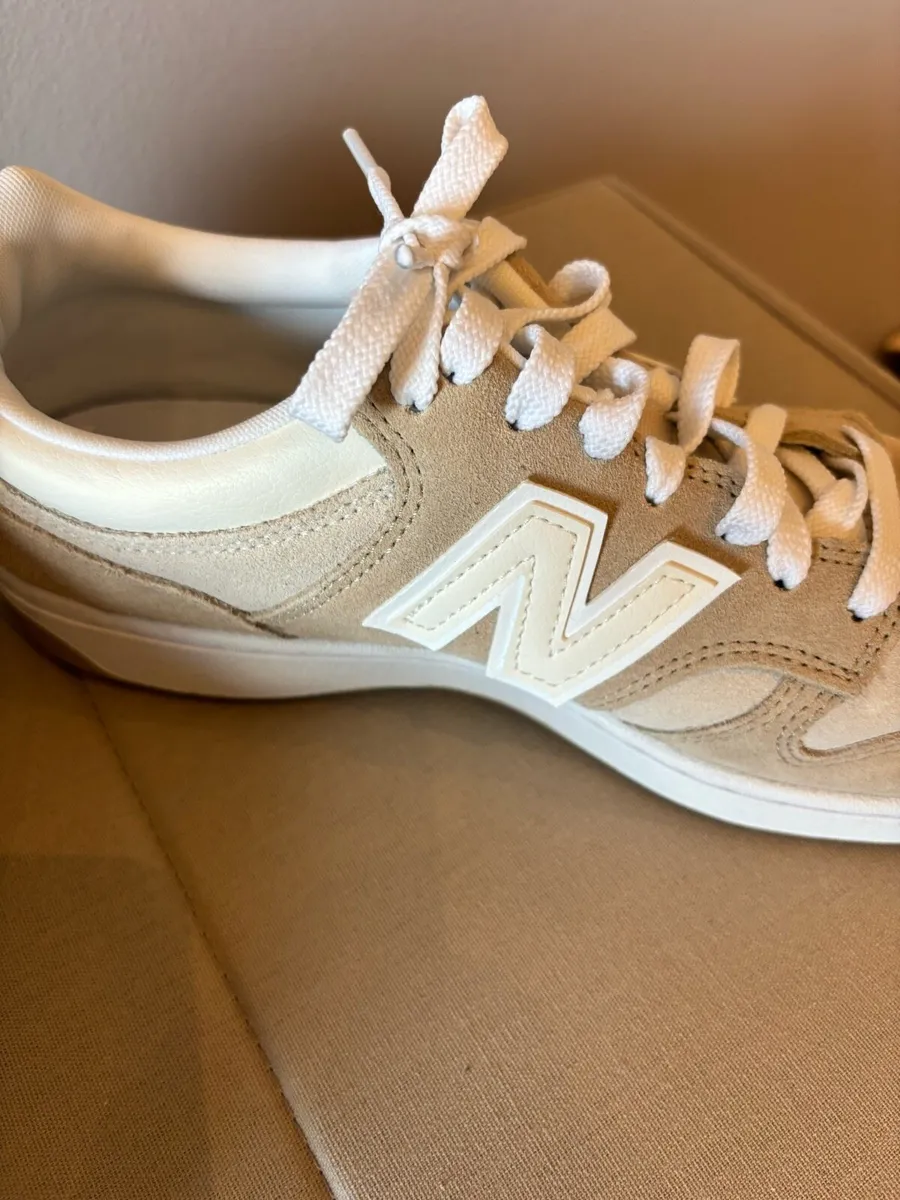Men’s beige new balance - Image 1
