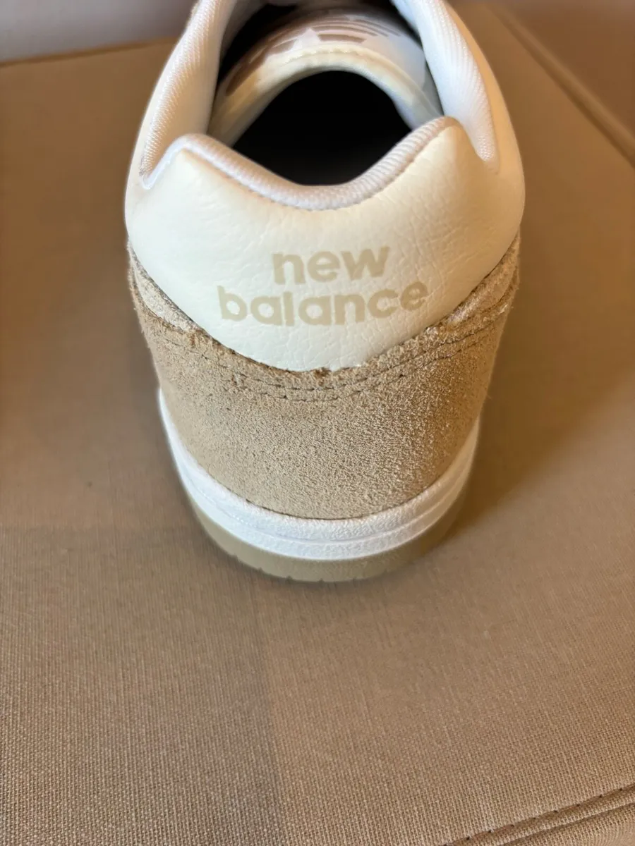Men’s beige new balance - Image 2
