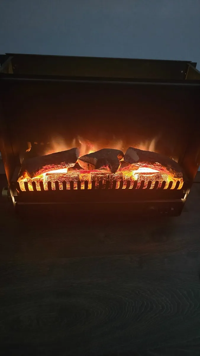Electric fireplace - Image 1