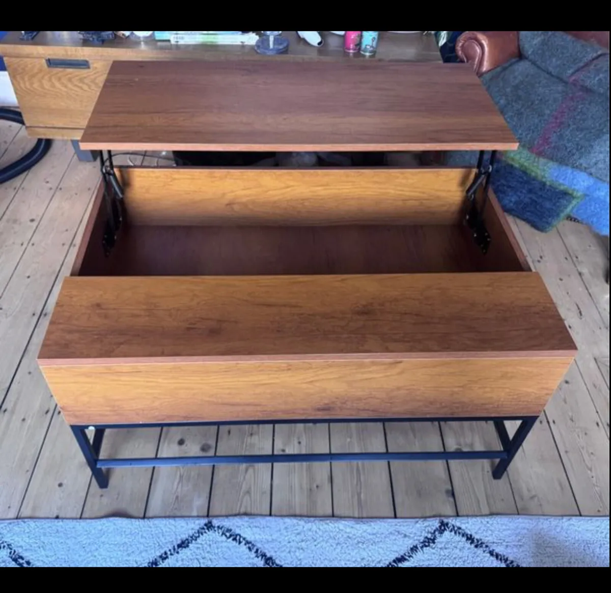 Lift top coffee table - Image 1