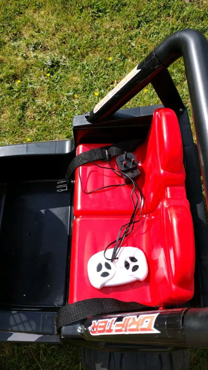 Battery powered Kids Ride on Jeep - Image 2