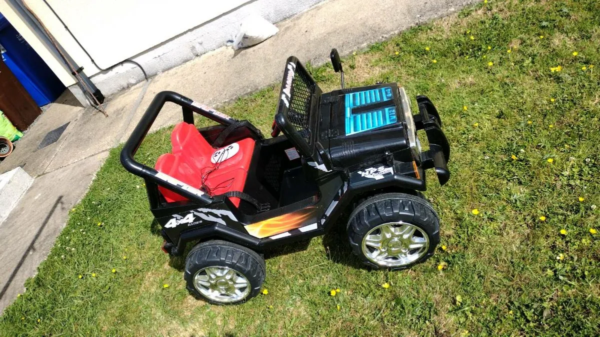 Battery powered Kids Ride on Jeep - Image 3