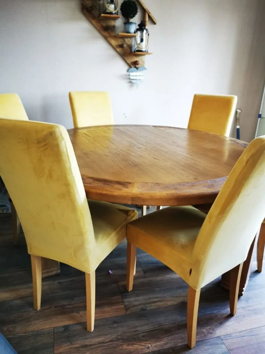 Stunning solid oak table and chairs - Image 1