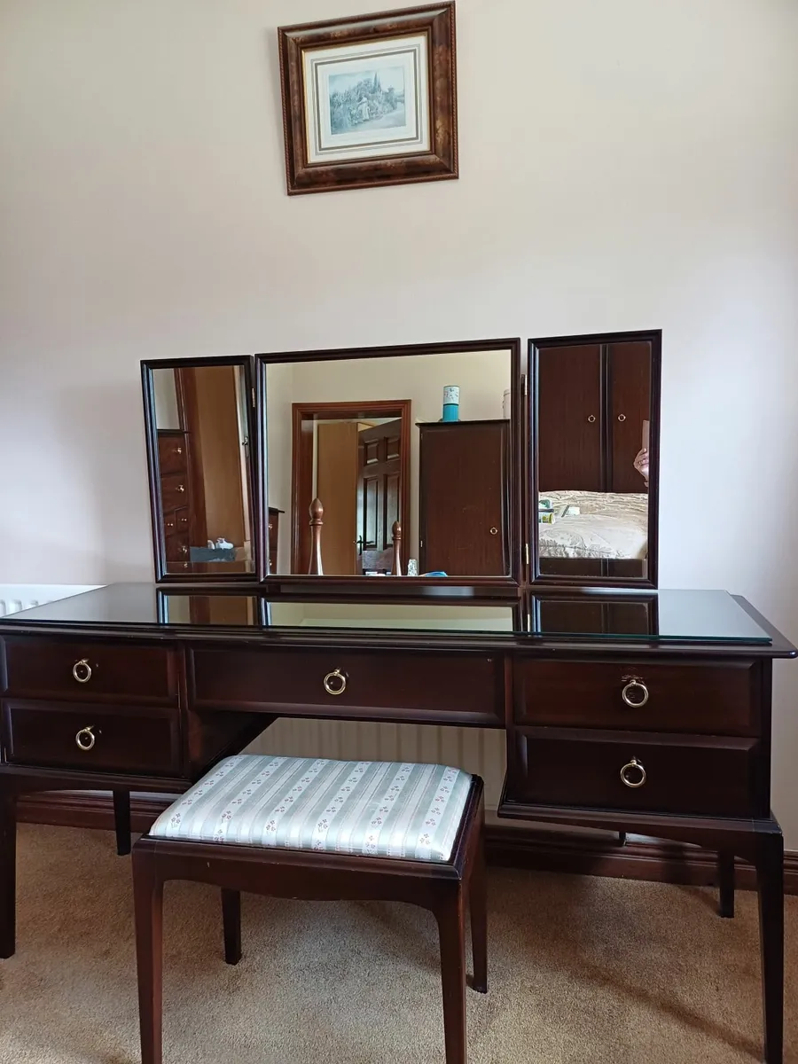 Stag bedroom furniture - Image 3