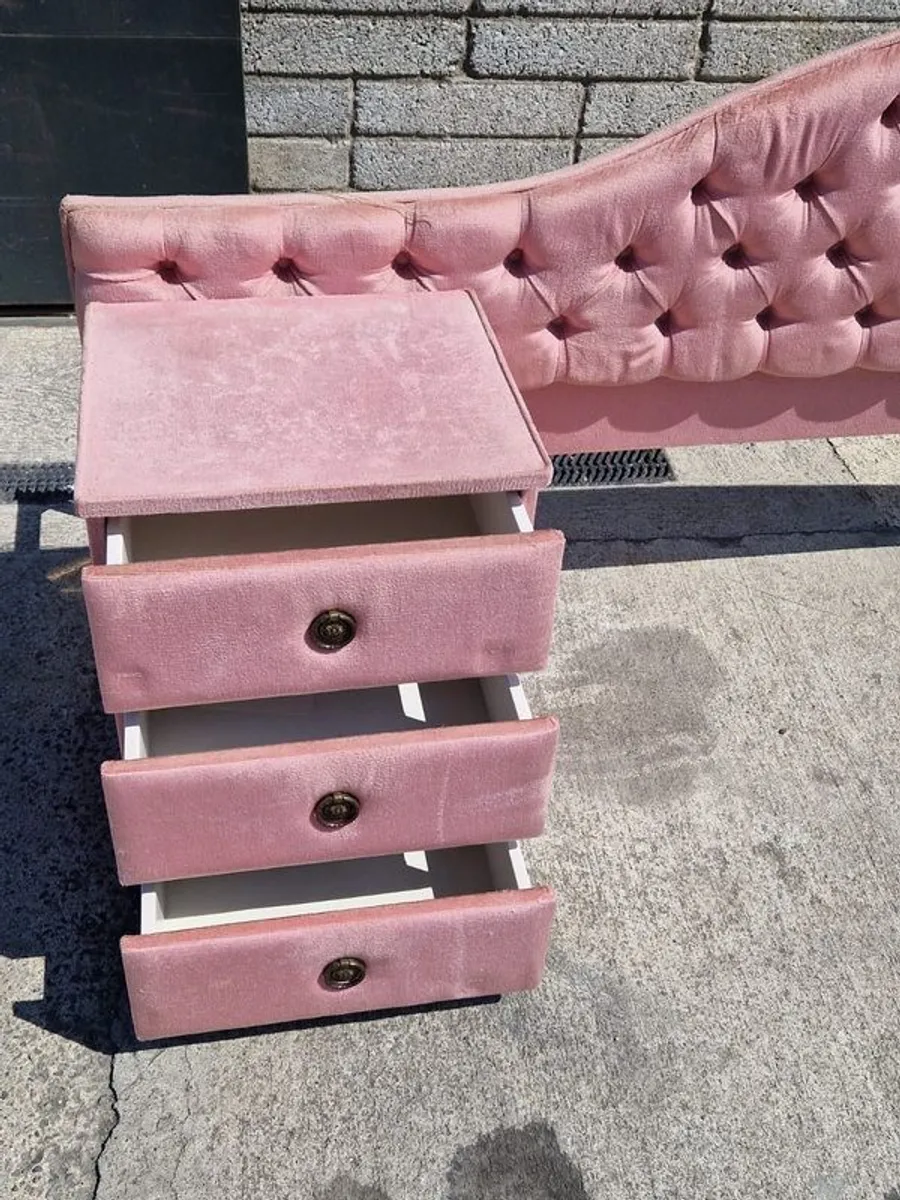 King size bed - Image 3