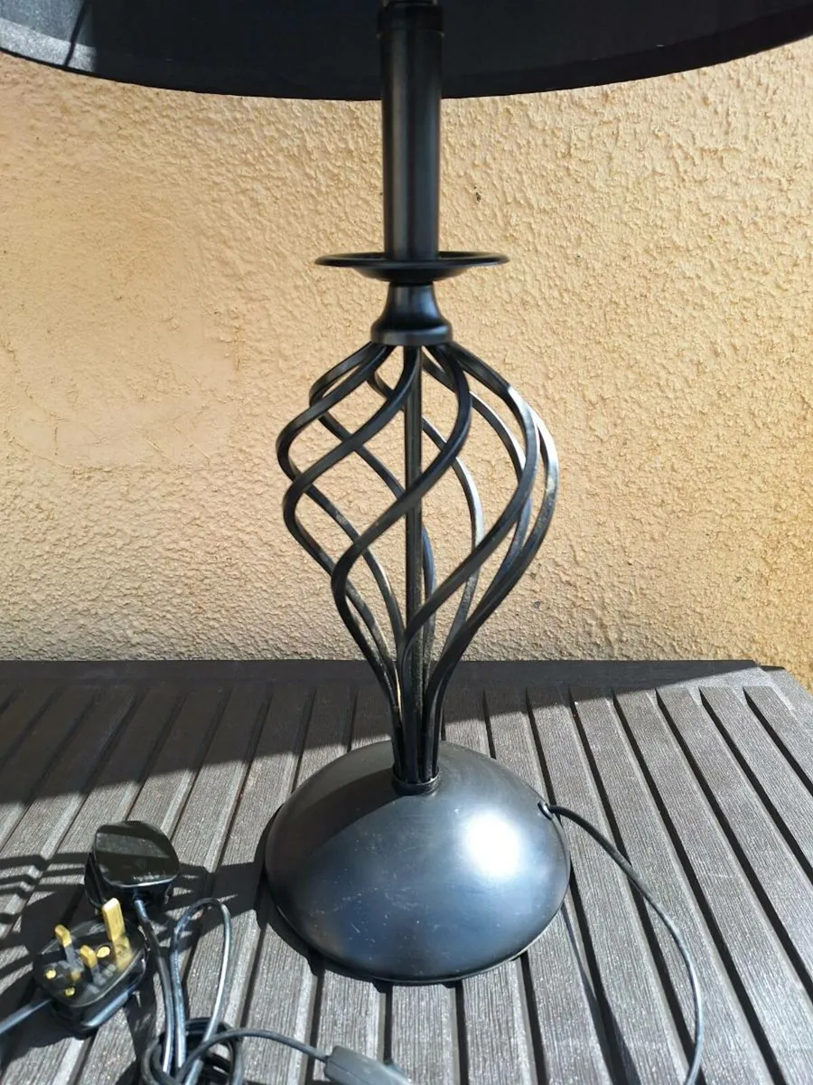 Beautiful pair of wrought iron table lamps - Image 3