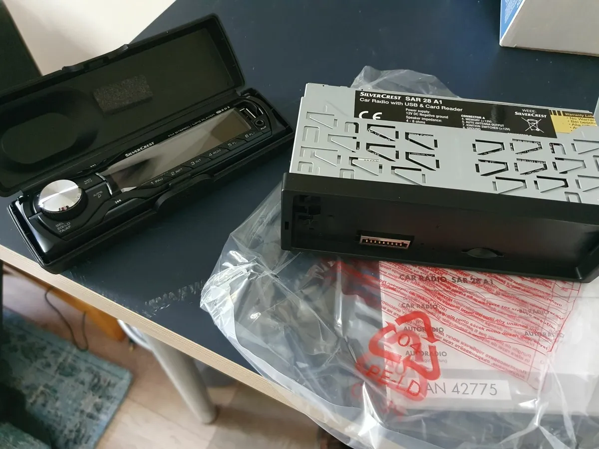 Car Radio - Image 4