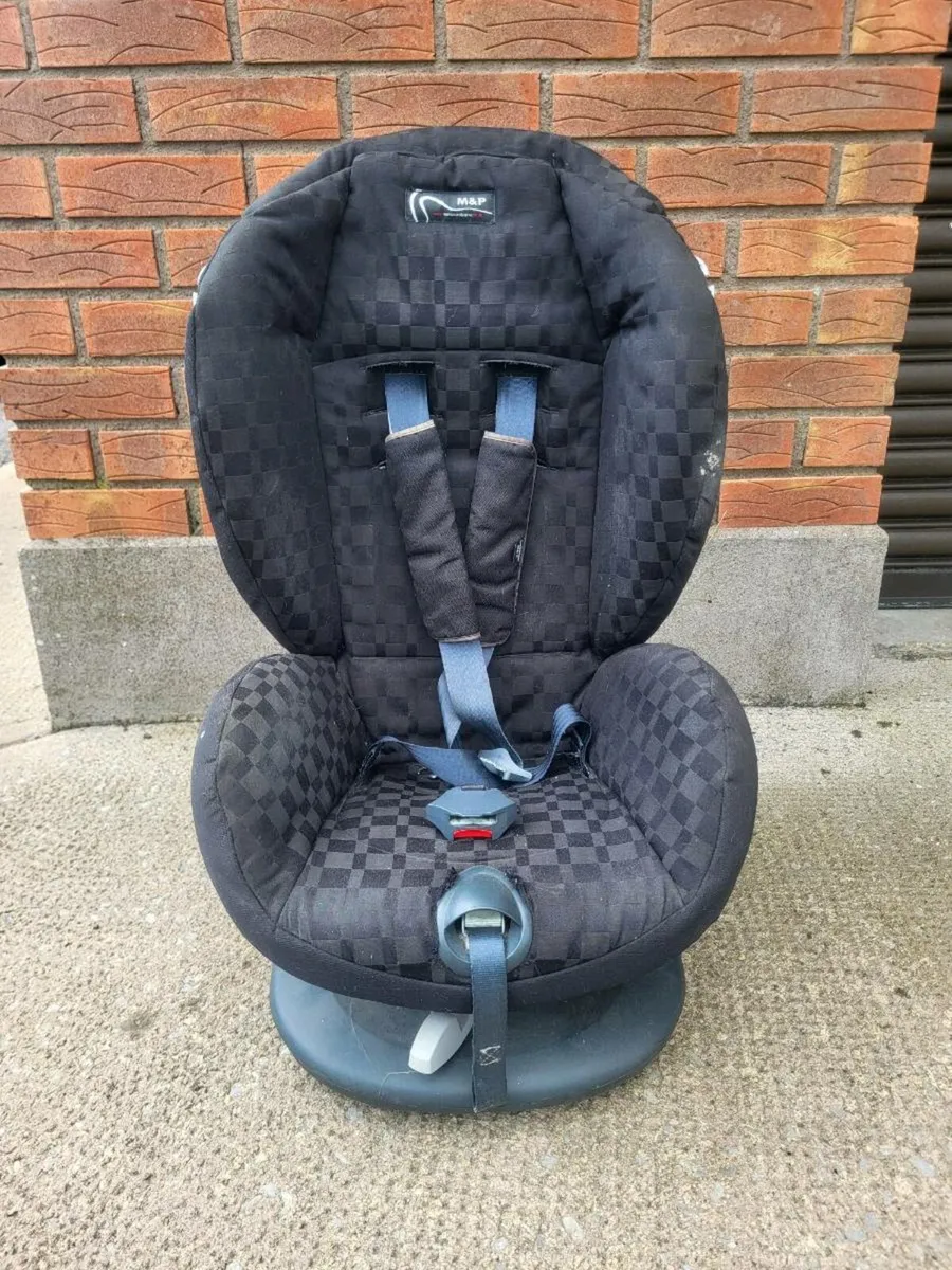 Car seats - Image 1