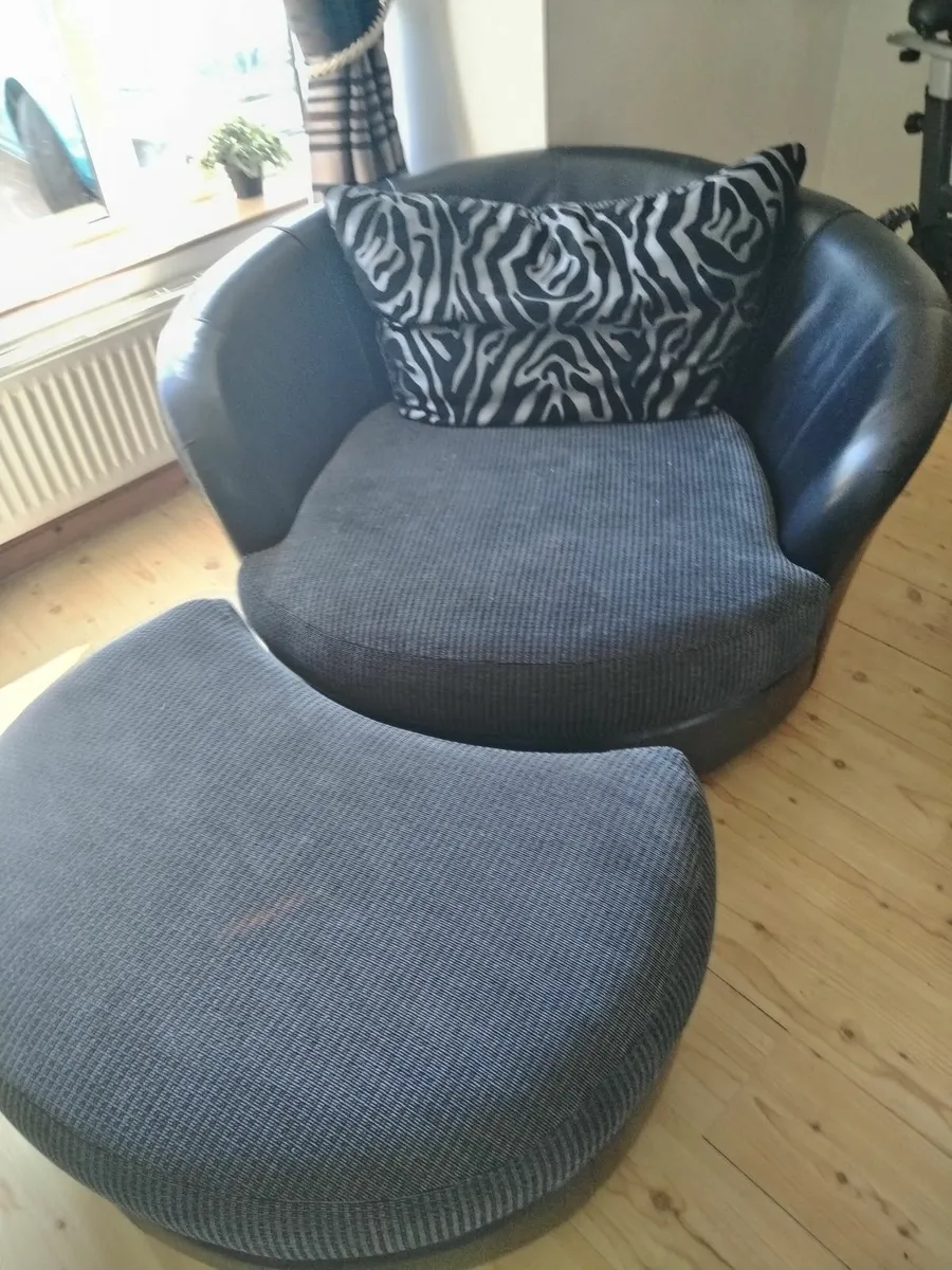 Spinning Chair with Foot rest