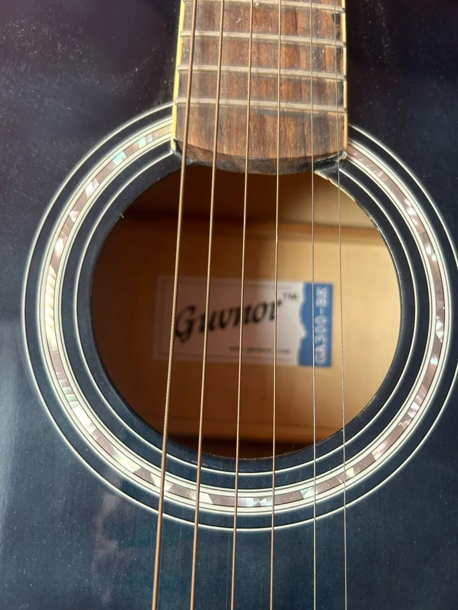 2 Acoustic Guitars, 1 Free guitar bag - Image 2