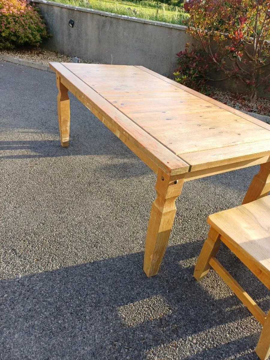 Table and 6 chairs - Image 1