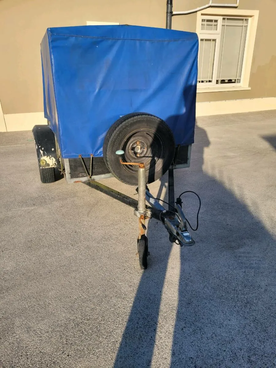 Factory made trailer 6'6 by 3'8 with tarp cover - Image 3