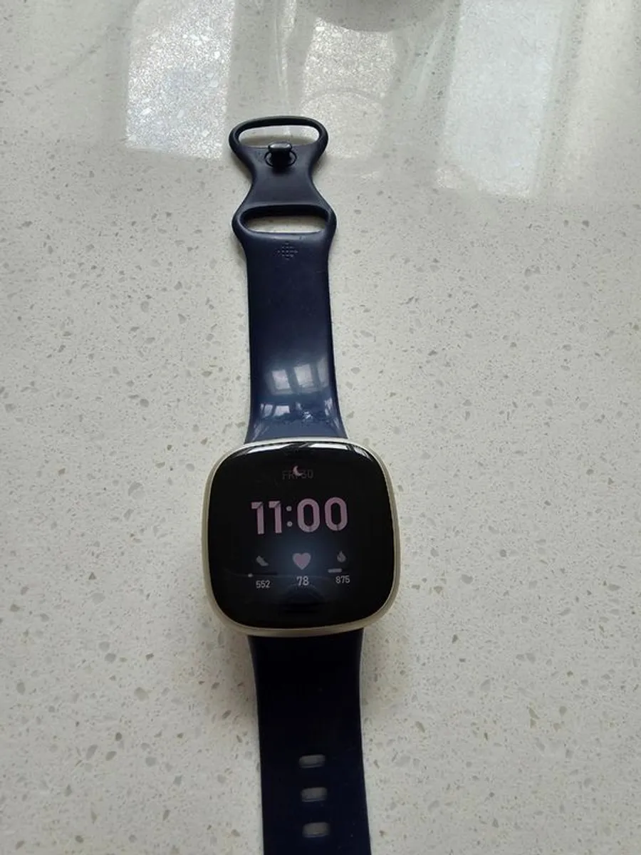 Fitbit Versa 3 Midnight - Image 1