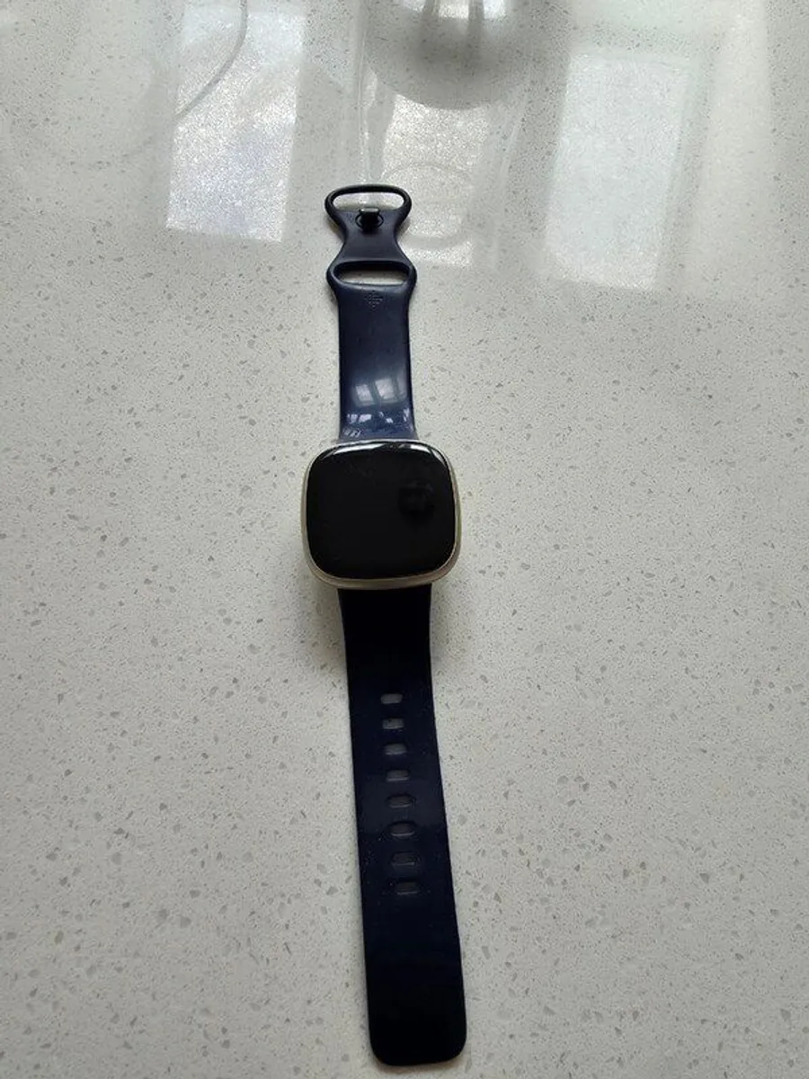 Fitbit Versa 3 Midnight - Image 2
