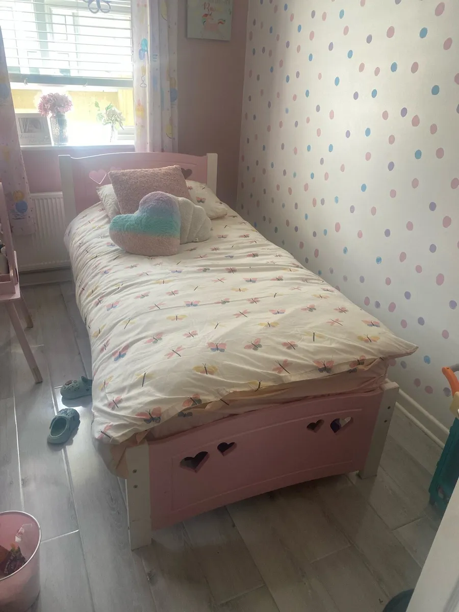 Girls bed frame - Image 1