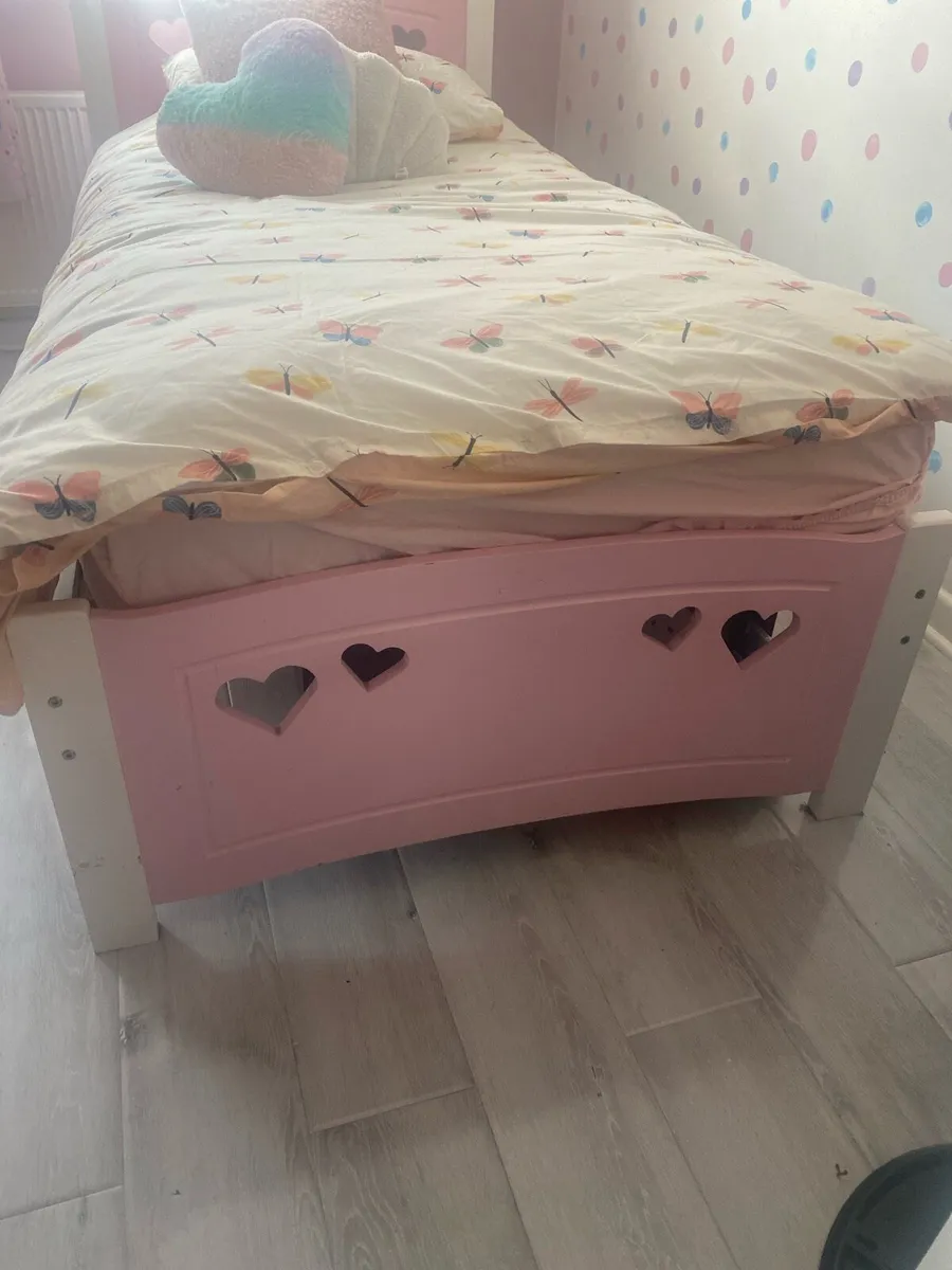 Girls bed frame - Image 2