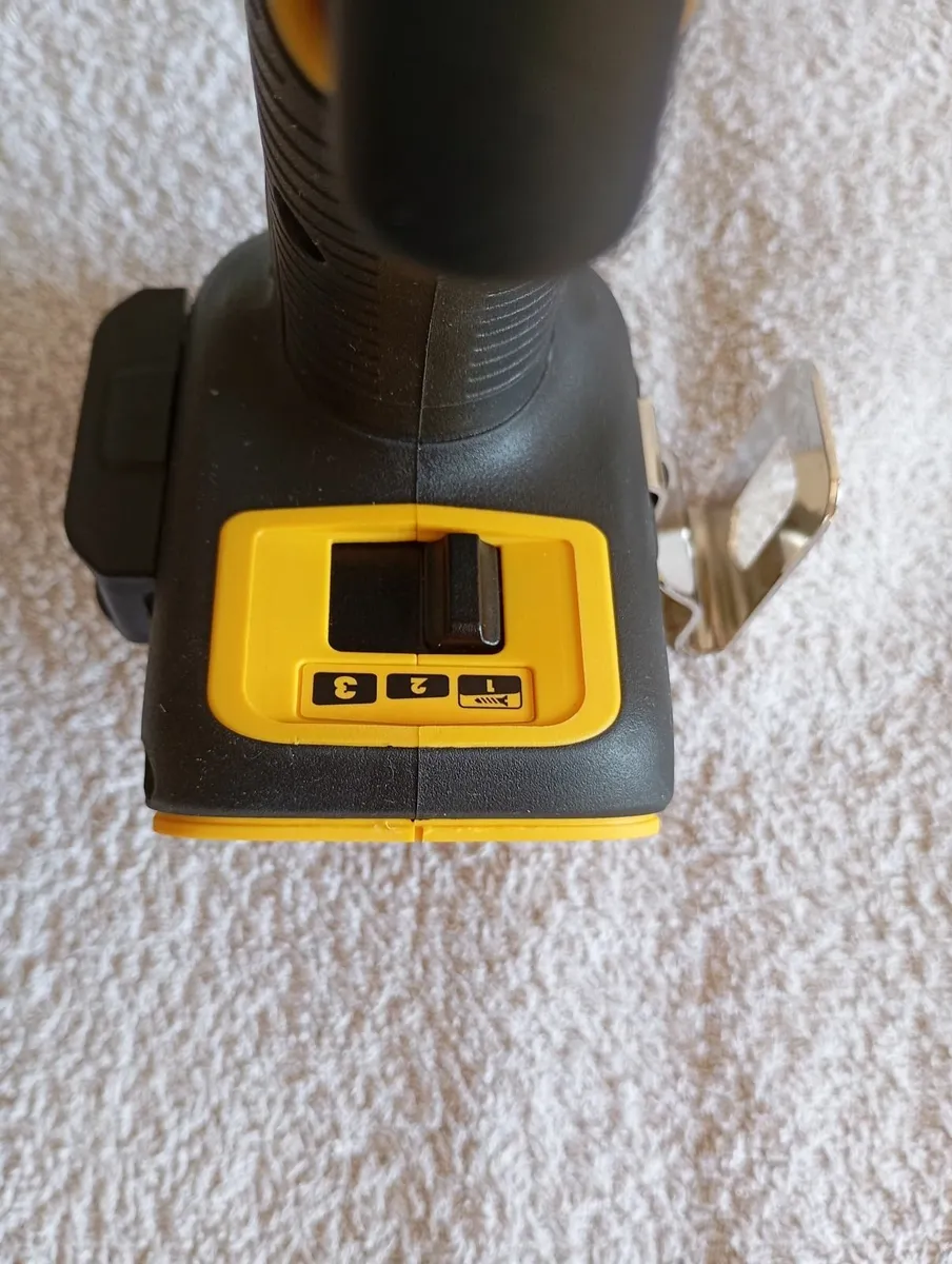 DeWalt dcf887 (New) - Image 2