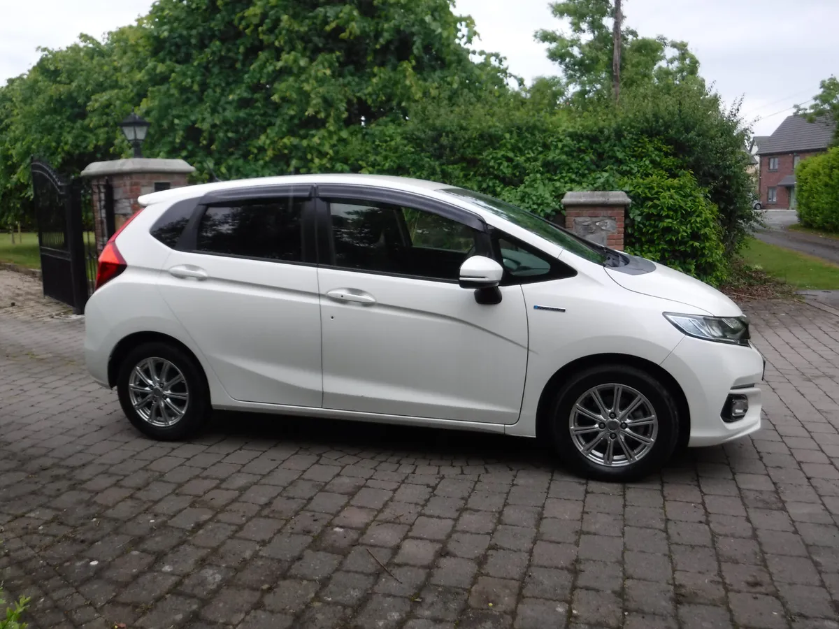 HONDA FIT 1.5 AUTO HYBRID ANDROID+CARPLAY - Image 2