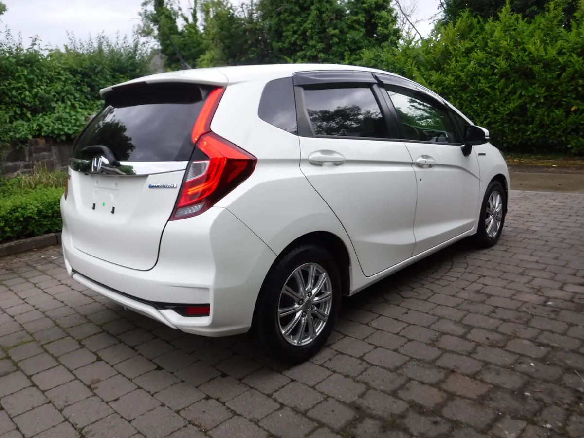 HONDA FIT 1.5 AUTO HYBRID ANDROID+CARPLAY - Image 3