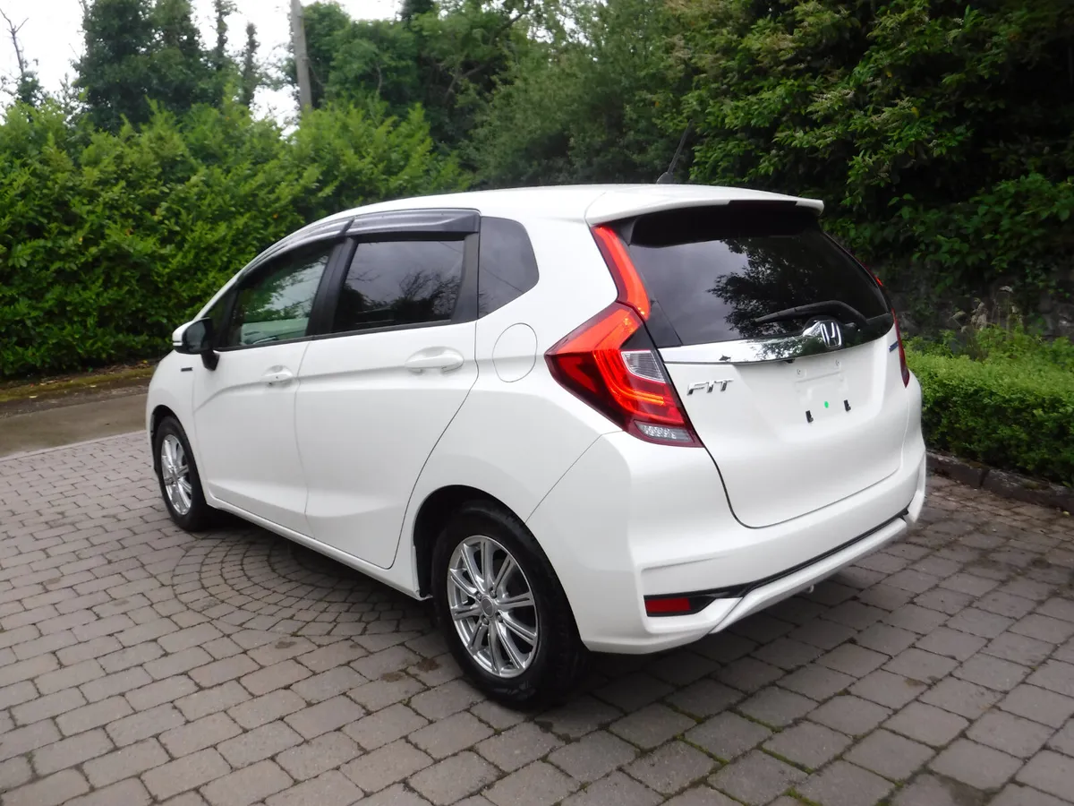 HONDA FIT 1.5 AUTO HYBRID ANDROID+CARPLAY - Image 4