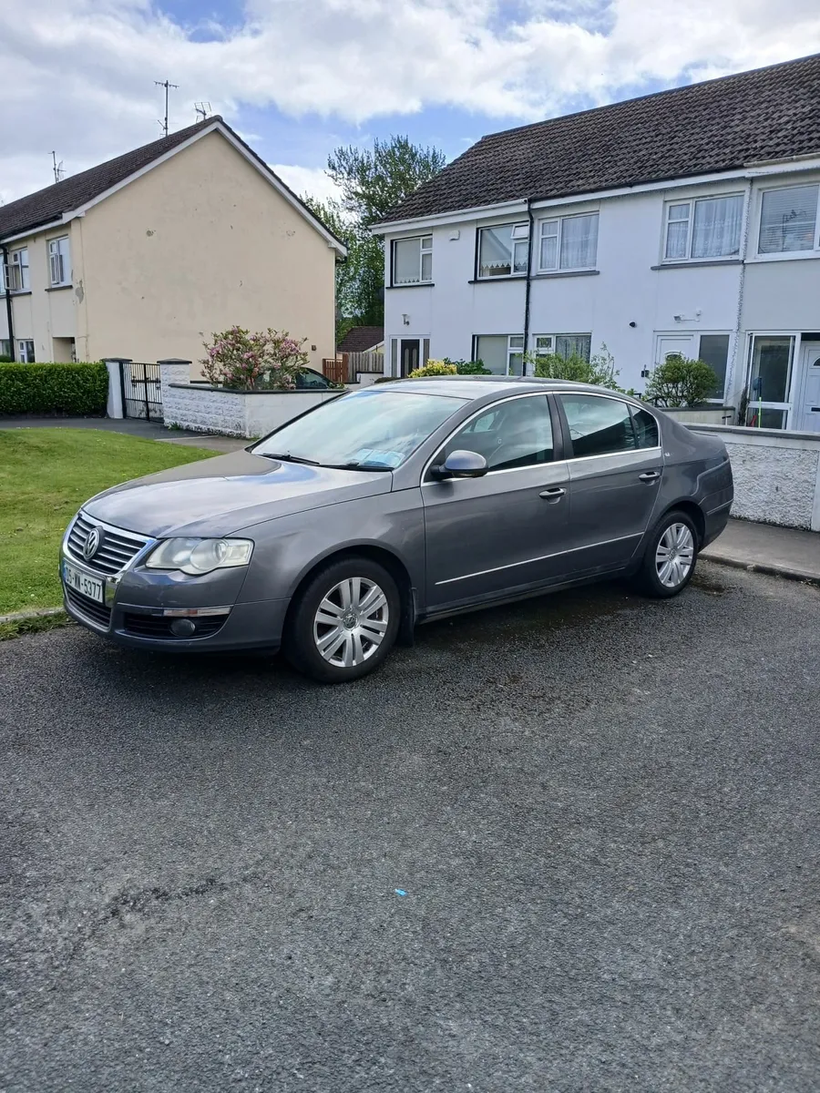 Volkswagen Passat 2005 - Image 1