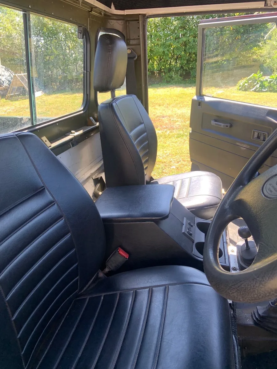 Land Rover Defender 1993 - Image 4