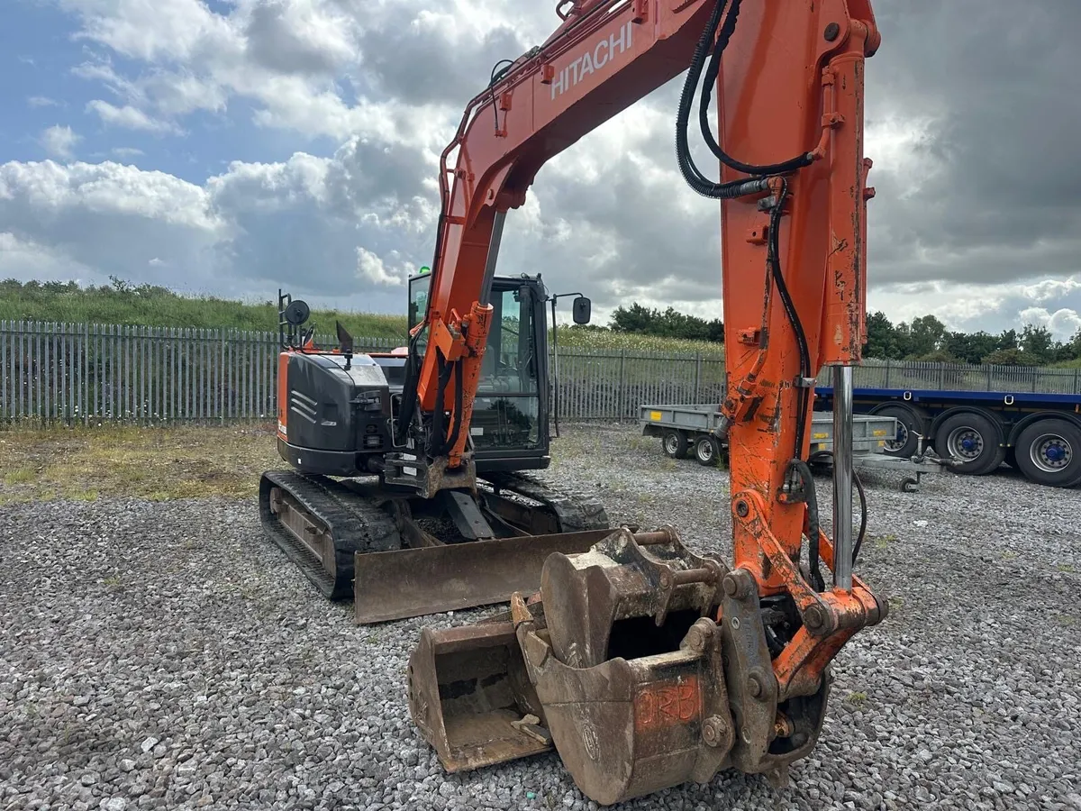 Hitachi Excavator - Image 4