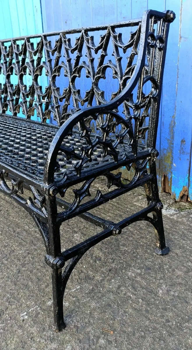 ANTIQUE GARDEN BENCH - Image 3