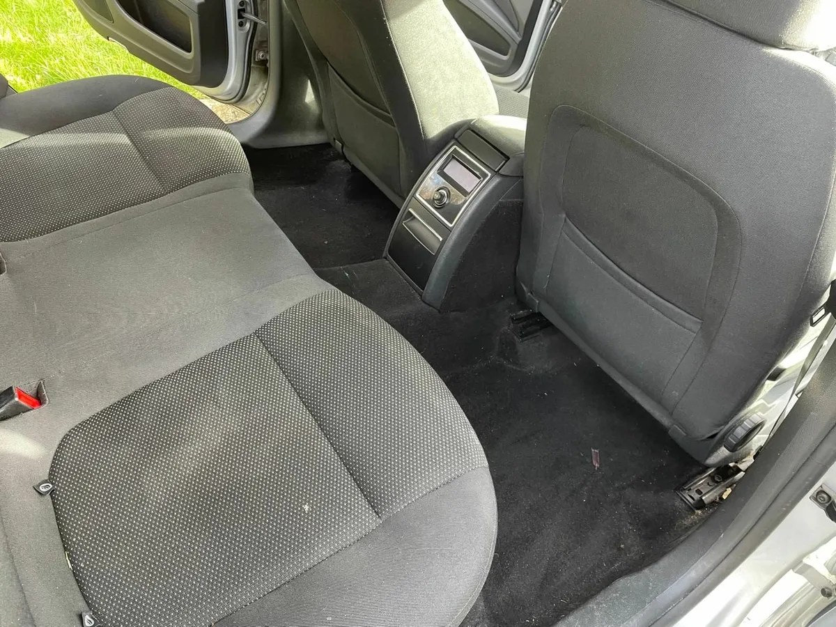 Skoda Superb 2010 - Image 2