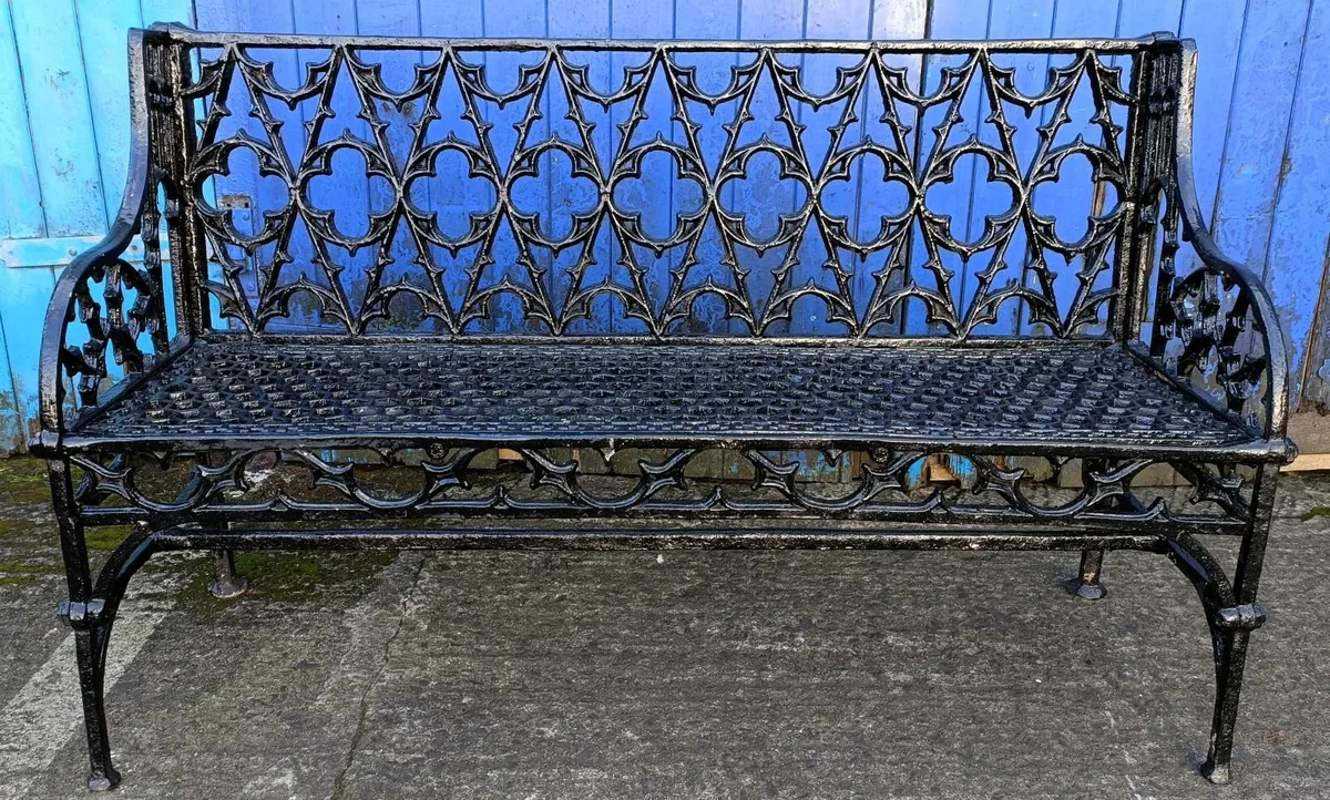 ANTIQUE GARDEN BENCH - Image 1