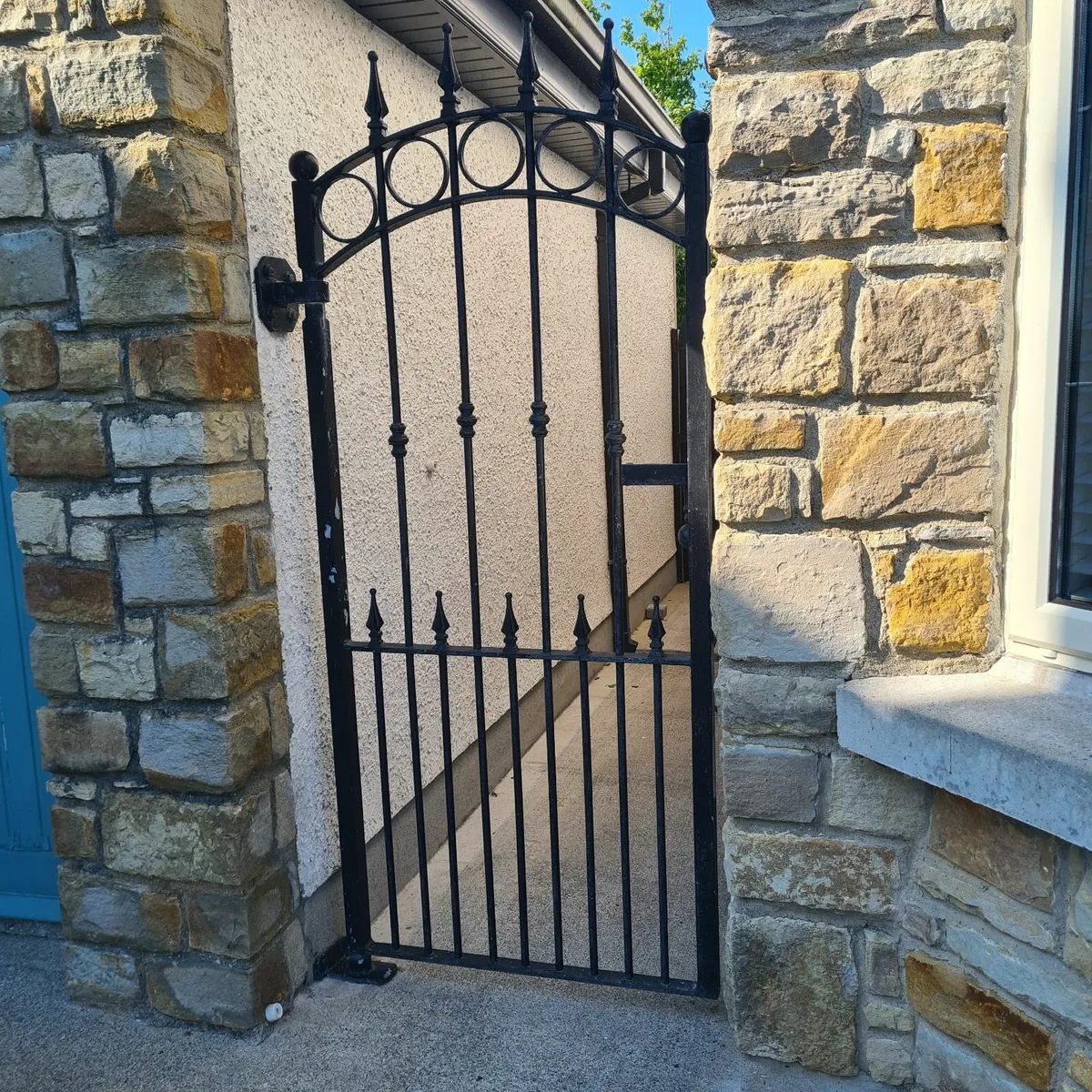 HOUSE GATES - Image 1