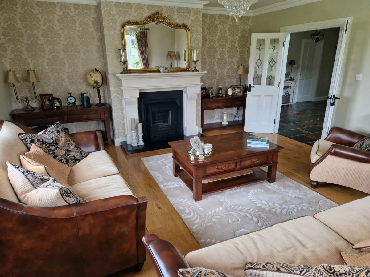 Living Room - Image 2