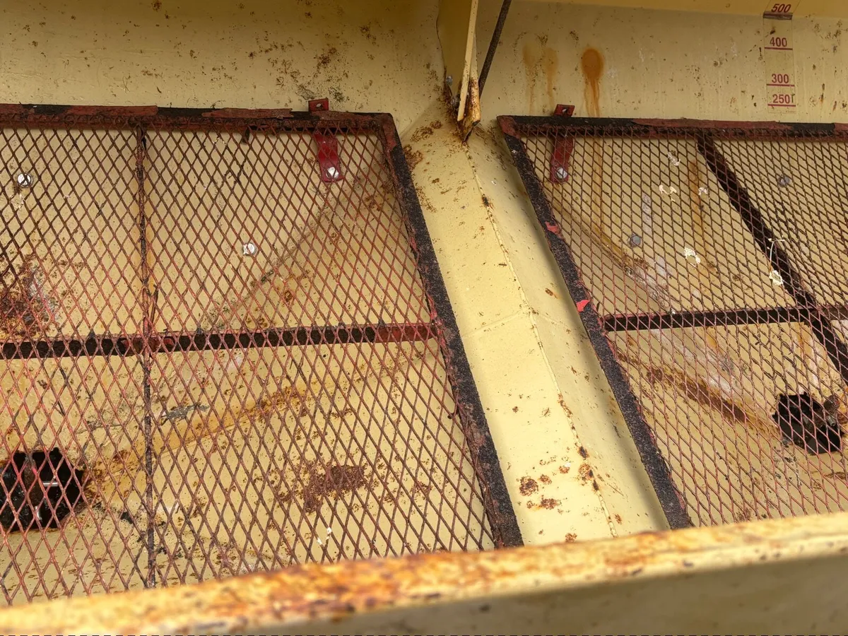 Fertiliser spreader - Image 3