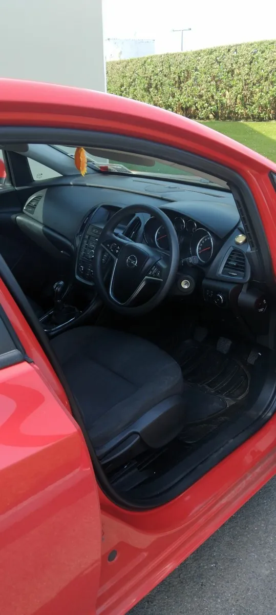 Opel Astra 2014 - Image 1