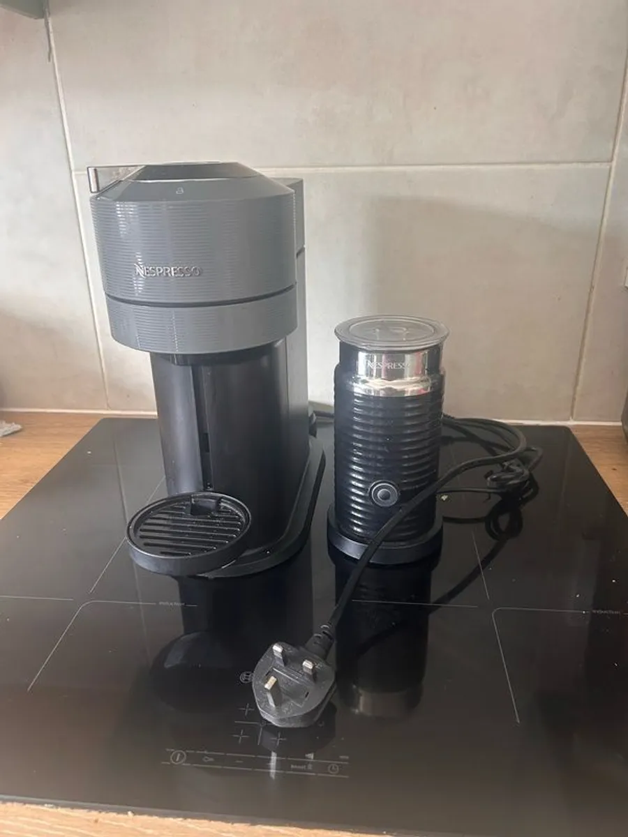 Nespresso Coffee machine with frother - Image 2