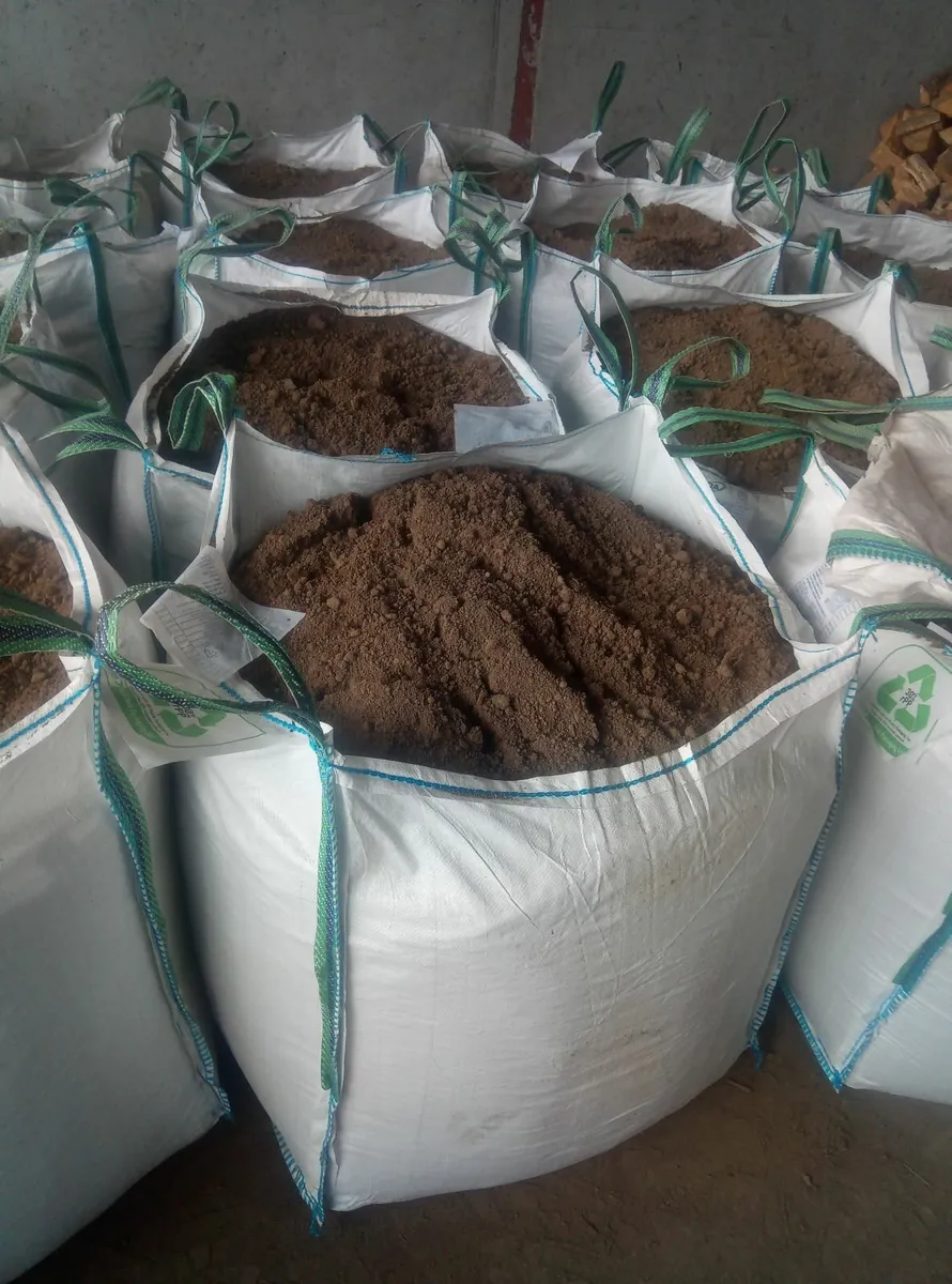 Topsoil, compost,bark mulch, Moss peat, firewood - Image 2