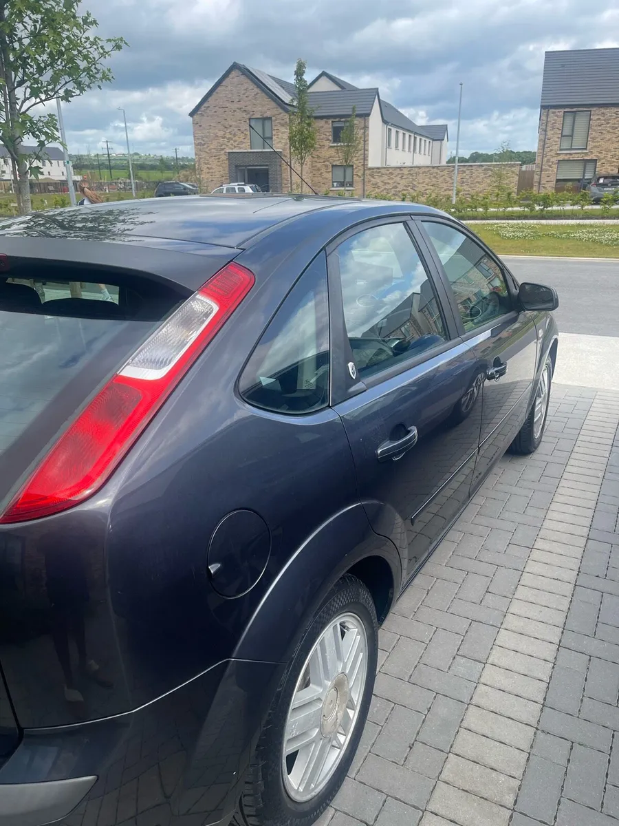 2006 Ford Focus Ghia Auto - Image 2