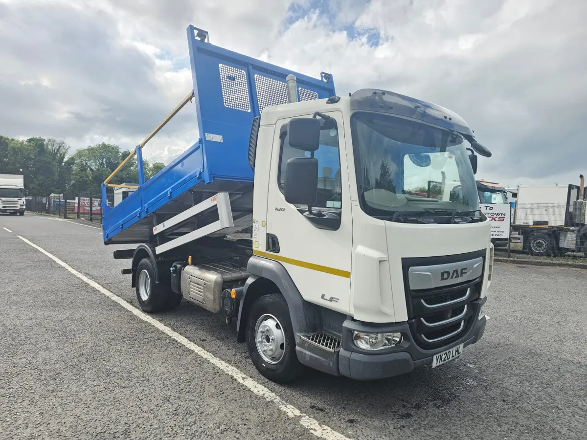 2020 DAF LF 180 Euro 6, 7 1/2 Ton 4X2 Tipper with - Image 1