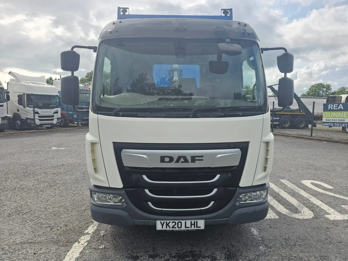 2020 DAF LF 180 Euro 6, 7 1/2 Ton 4X2 Tipper with - Image 2