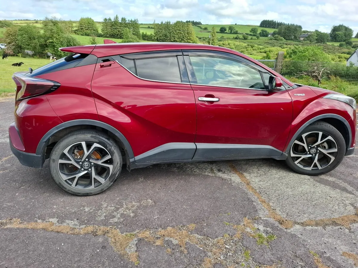 Toyota C-HR 2018 petrol hybrid very economical - Image 4