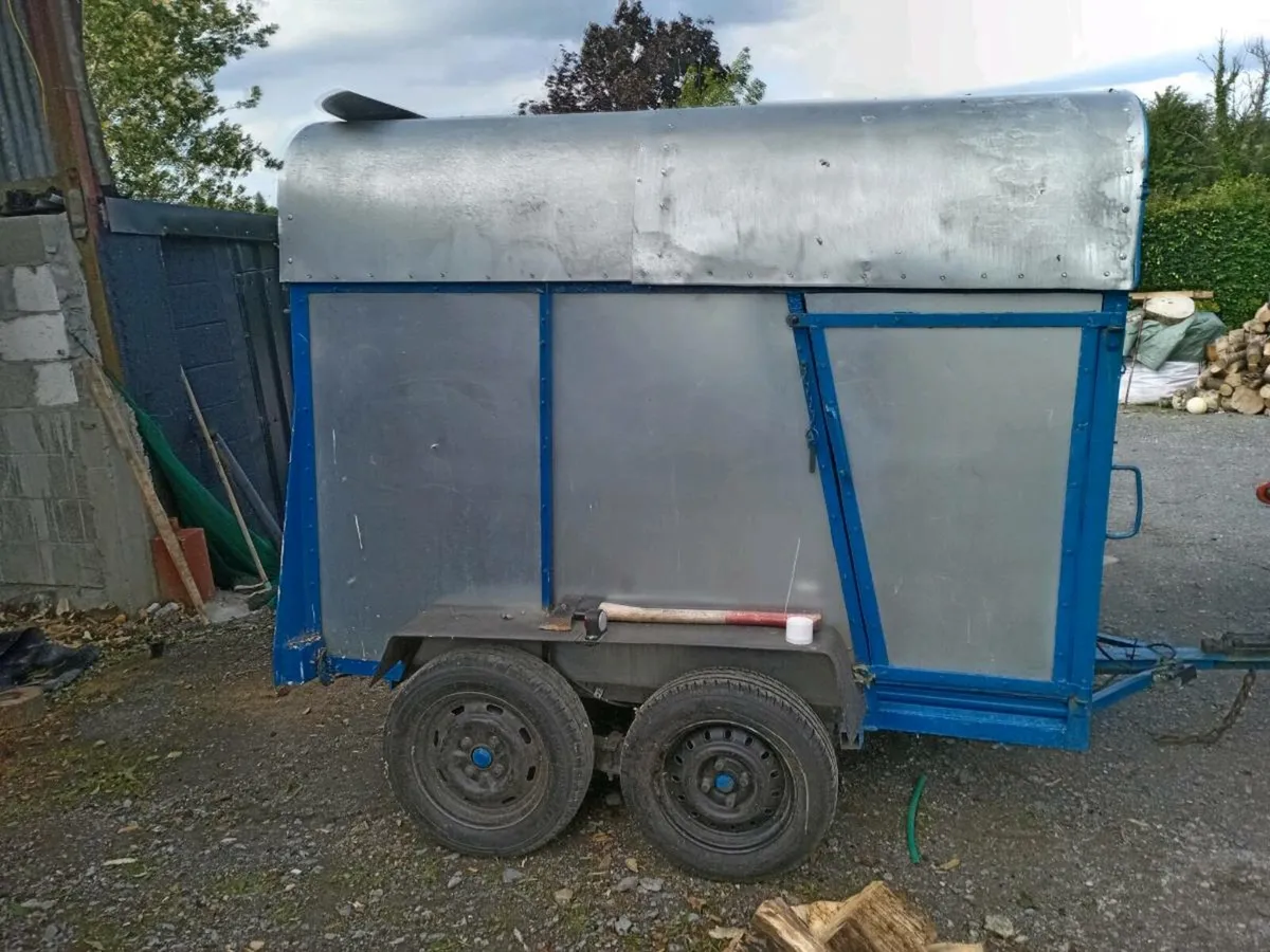 Trailer - Image 1