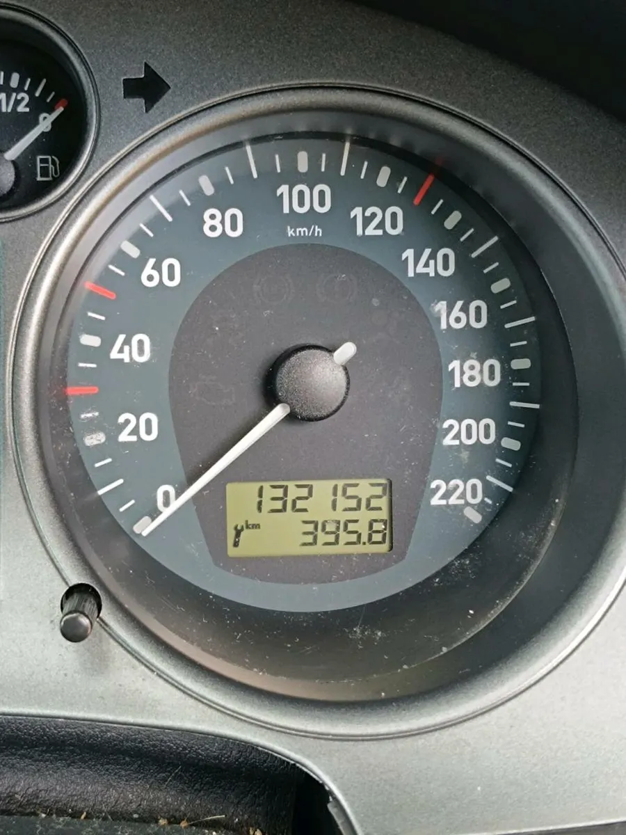 Low mileage and taxed till March 26 - Image 3