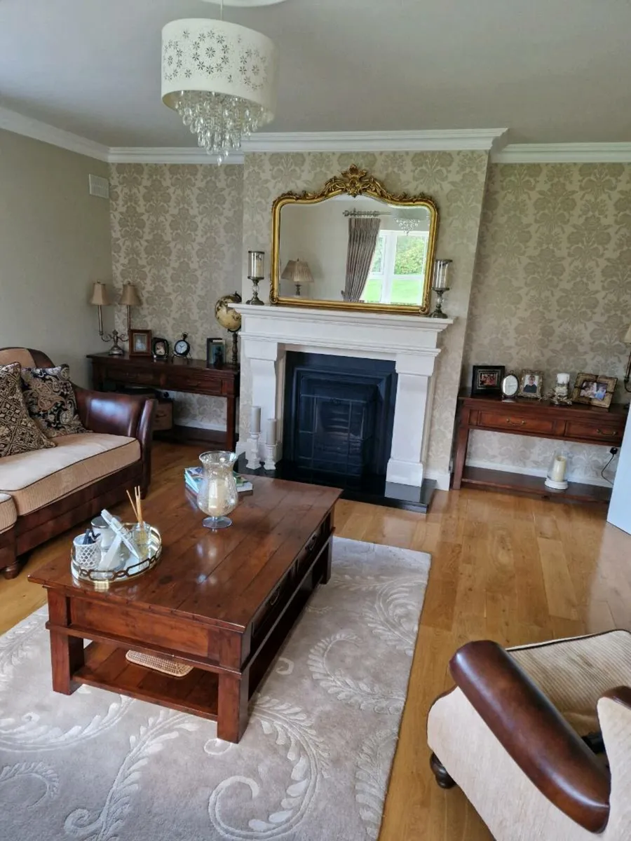 Living Room - Image 4